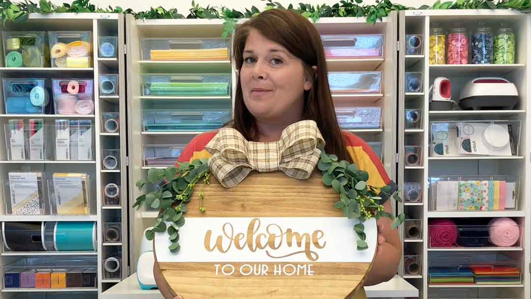 Creating a DIY wood round welcome sign