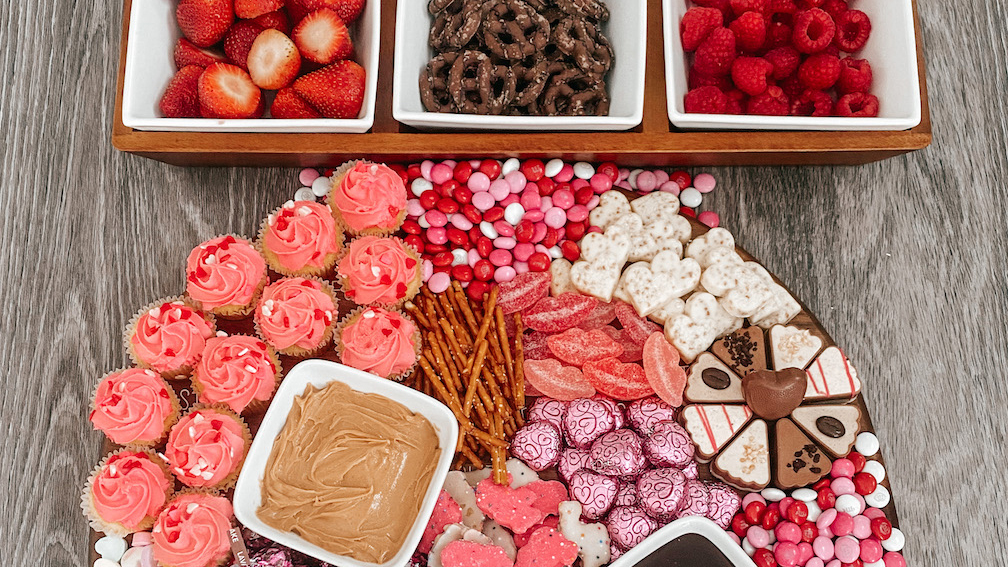 Easy Sweets ‘n’ Treats dessert charcuterie board for Valentine’s Day