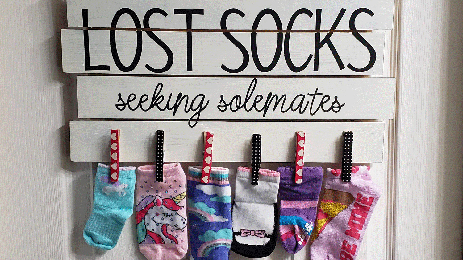 Save soles with this DIY lost sock sign
