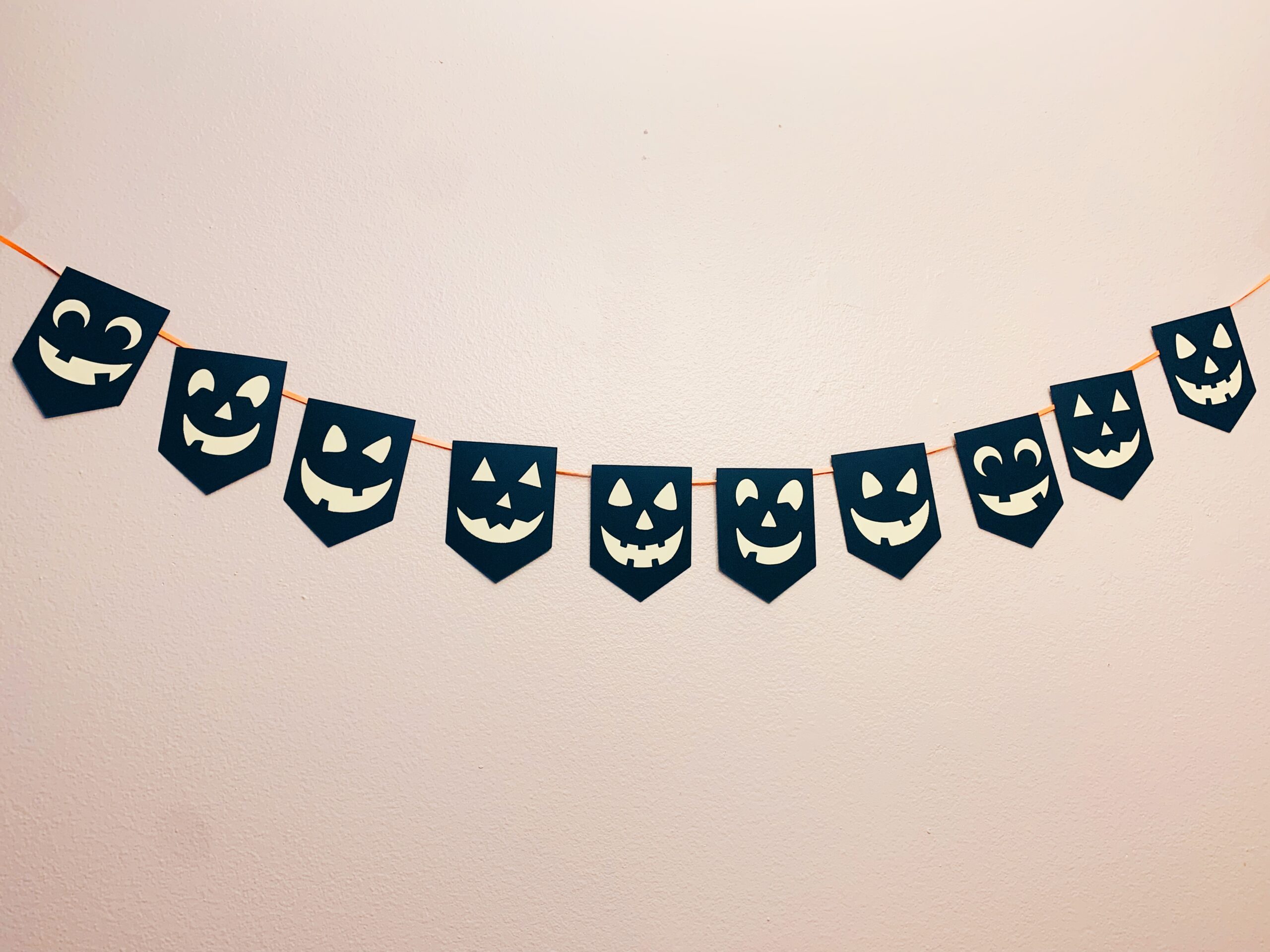 DIY Halloween Banner - How to Apply Multiple Iron On Vinyl Colors with  Cricut - Michelle's Party Plan-It