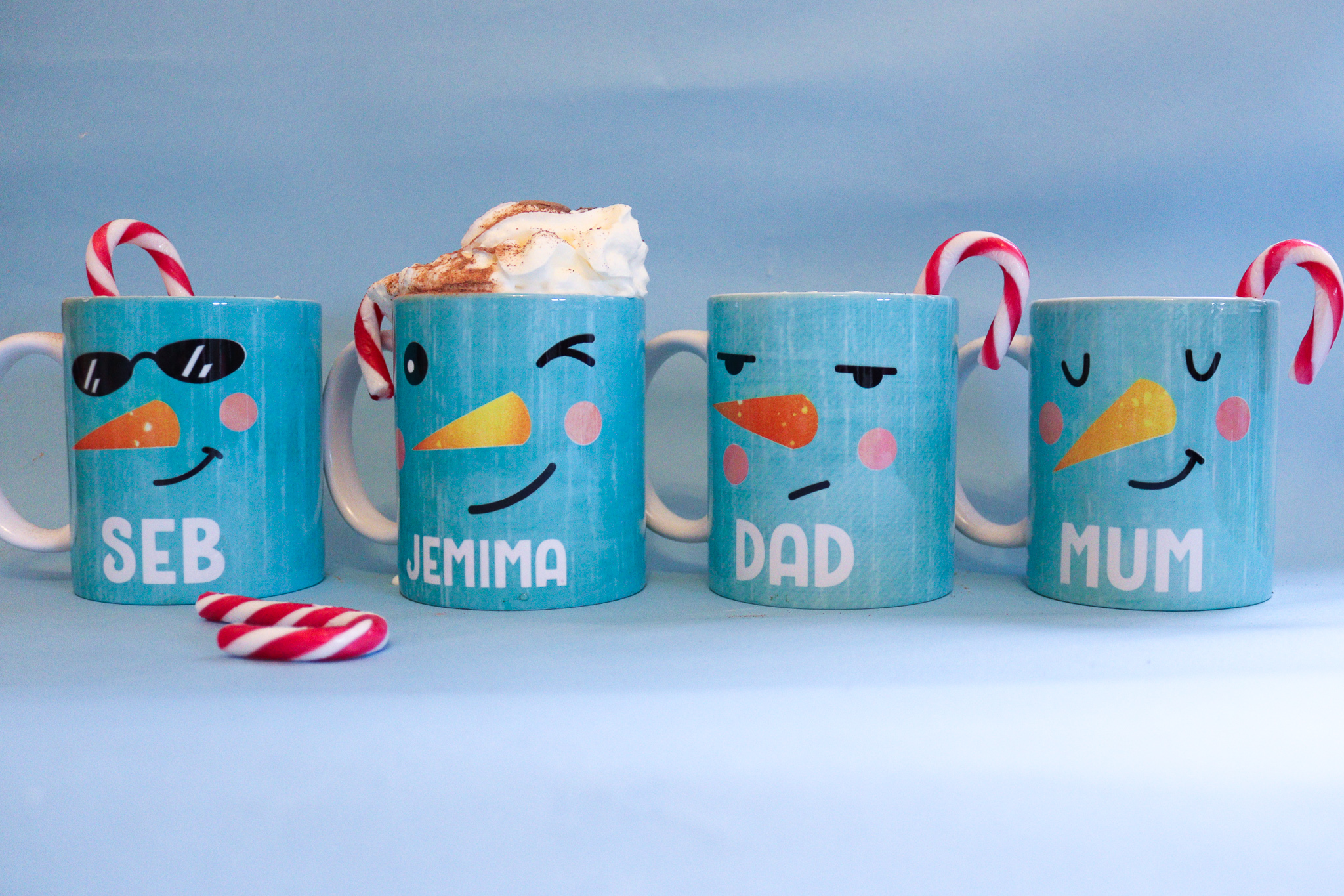 Make matching family Christmas mugs