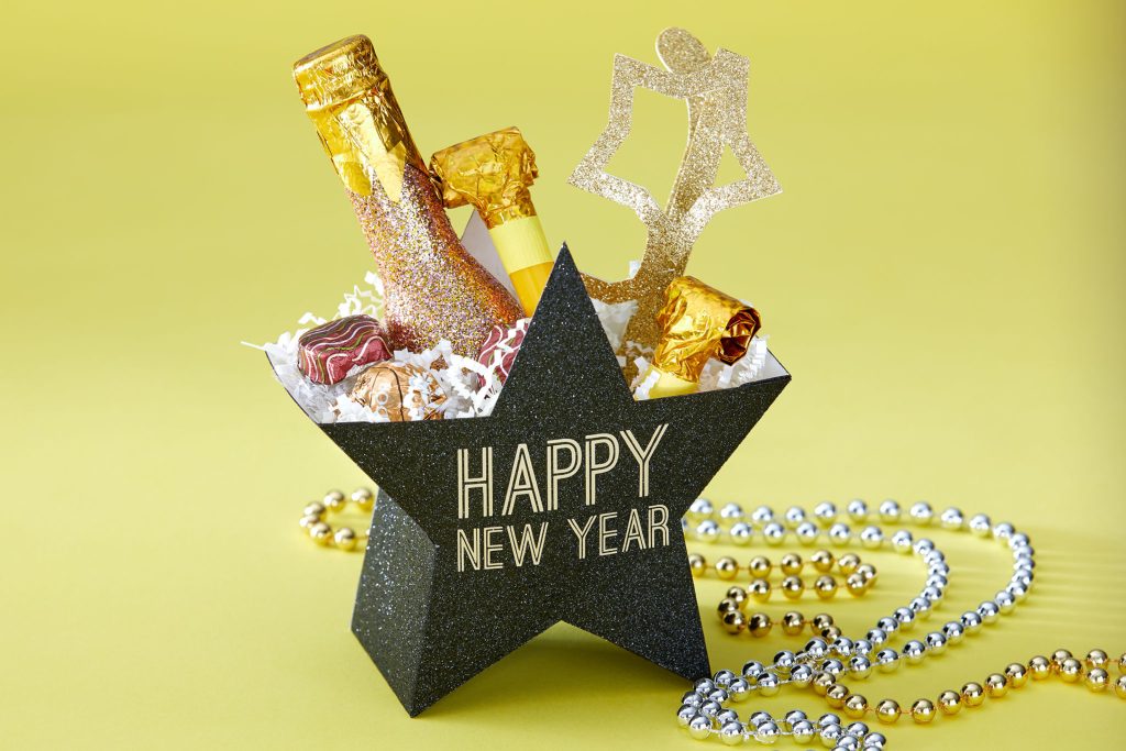 5 Sparkling New Year S Eve Party Decorations To Make Cricut