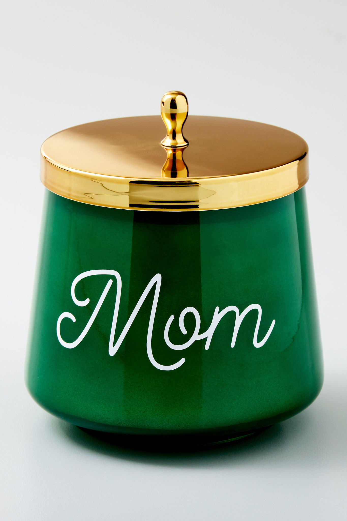 Project cuts vinyl to create a mother's day candle 