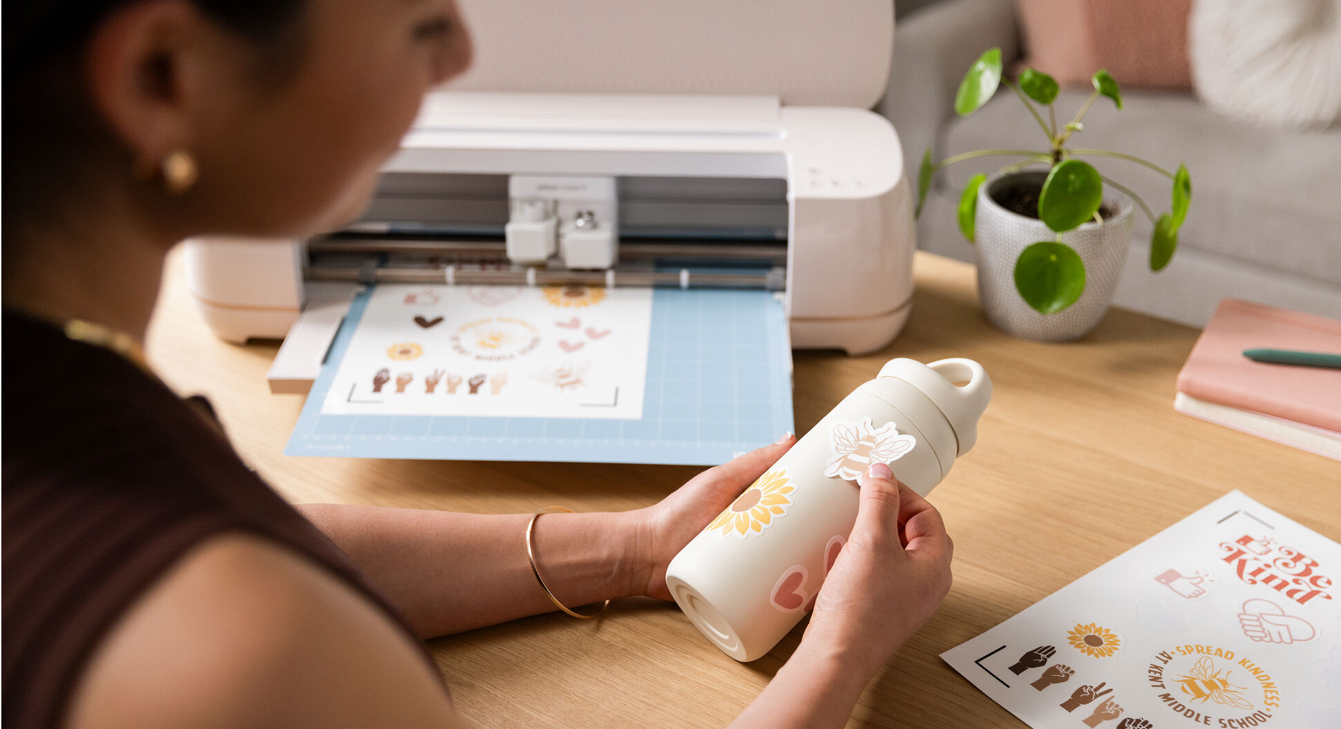 https://cricut.com/dw/image/v2/BFRQ_PRD/on/demandware.static/-/Library-Sites-cricut-content-global/default/dw1bc4dc55/PDP/SeeWhatItCanDo/M4_Sage_SeeWhatItCanDo_Image6_Desktop.jpg