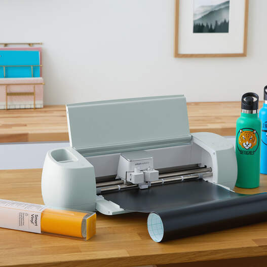 Cricut Explore™ 3 + offre groupée de matériaux Essentiels