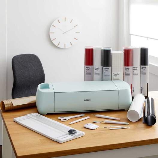 Cricut Explore™ 3 + offre groupée de matériaux Essentiels