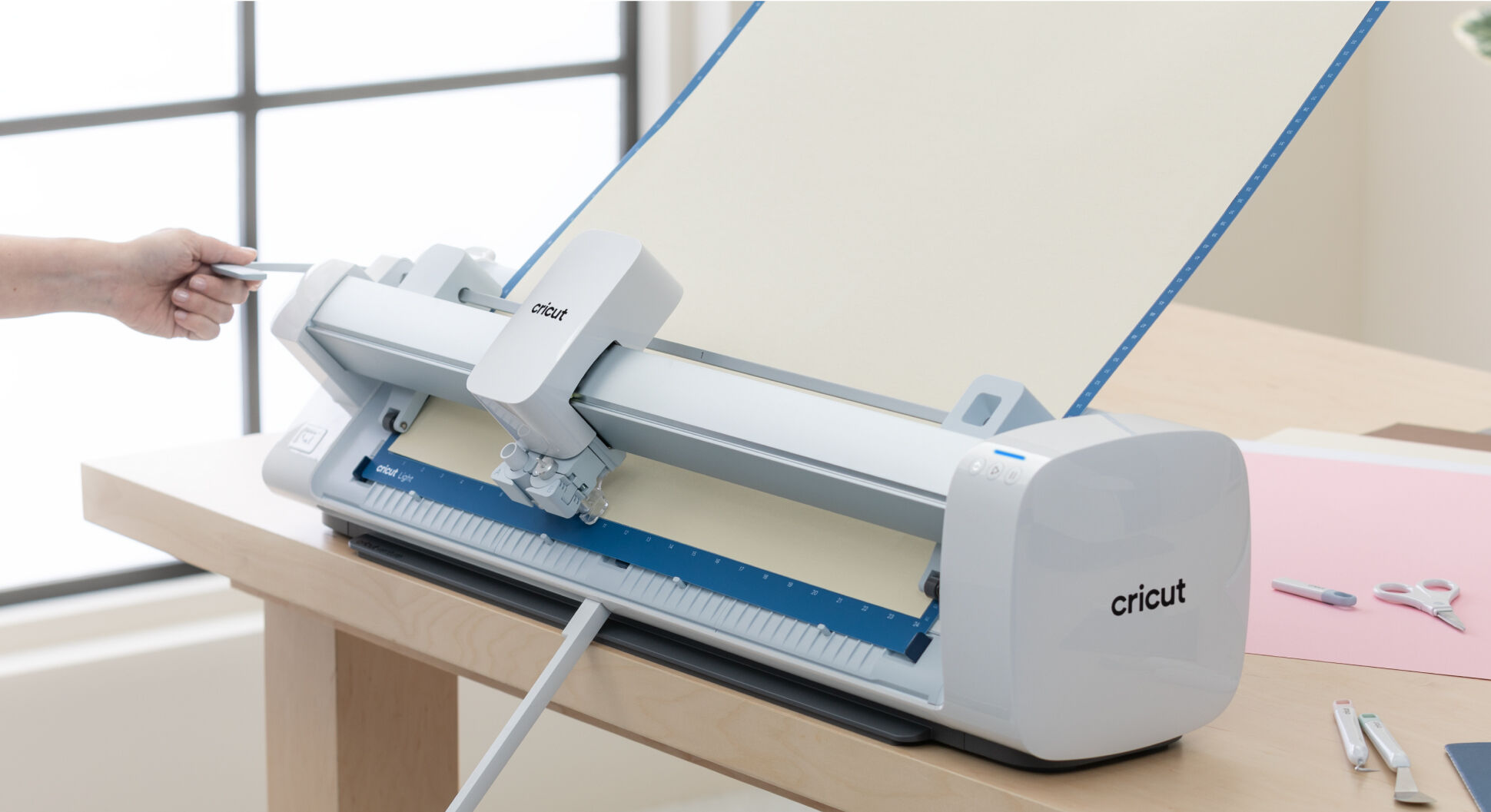  Cricut Venture  Wide-Format Smart Cutting Machine (25 inch),  Precision cuts up to 100+ Materials at Commercial speeds