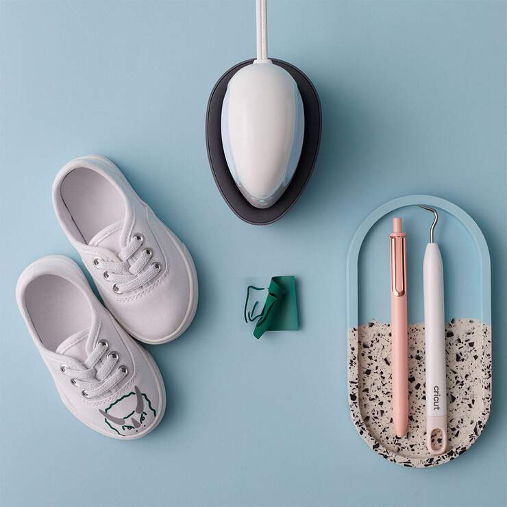Cricut EasyPress Mini™, Zen Blue + Essentials Iron -On Bundle