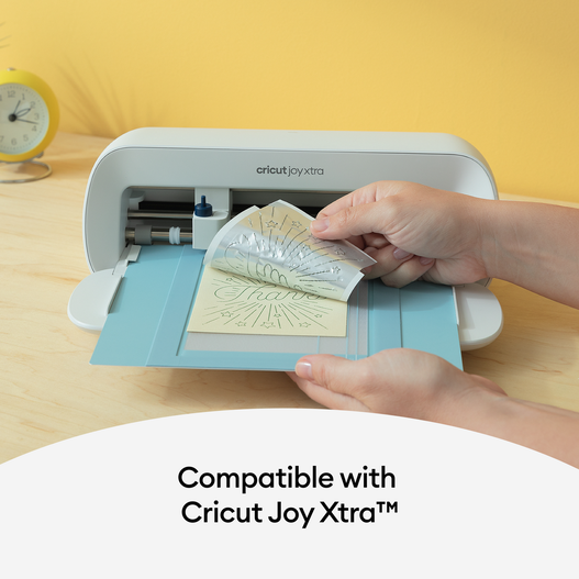  Cricut Joy Xtra Card Starter Kit  Includes Cricut Joy Xtra  Smart Cutting Machine, Joy Xtra Card Mat, Insert Cards Sampler (12 ct),  Cutaway Card Sampler (18 ct), & 5-Piece Tool Kit
