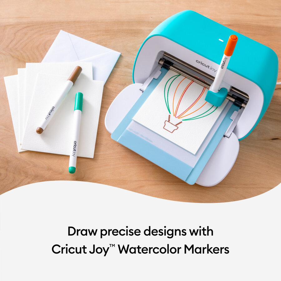 Cricut Joy dibujando sobre tarjeta de acuarela Cricut Watercolor R20